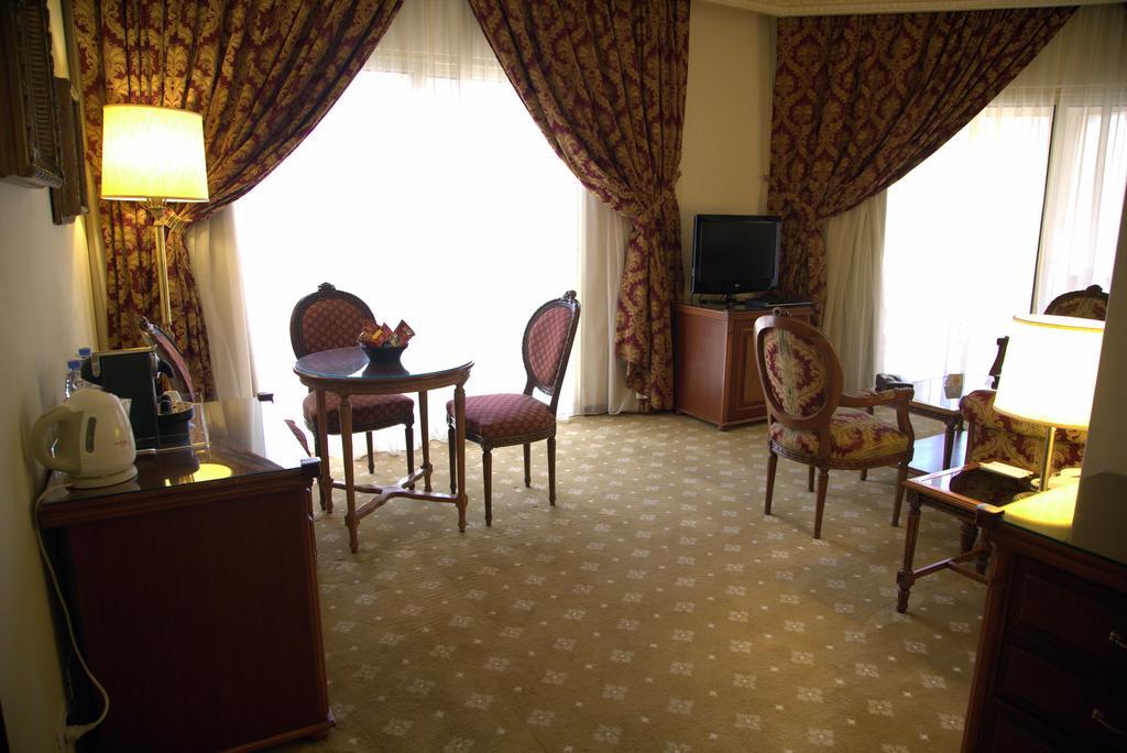 ביירות Serenada Golden Palace - Boutique Hotel מראה חיצוני תמונה